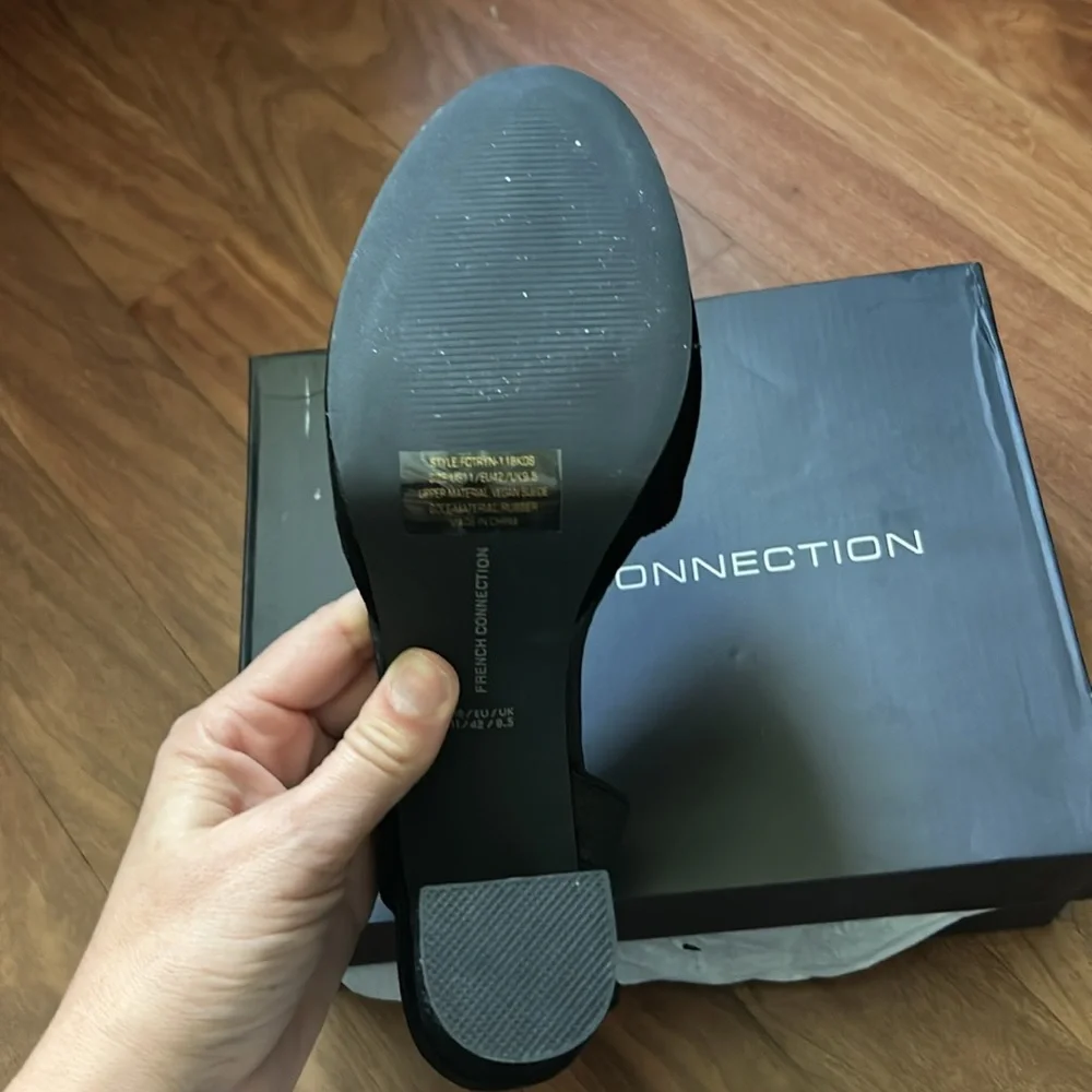 NIB |French Connection | Taryn platform sandals in black velvet | Size 11